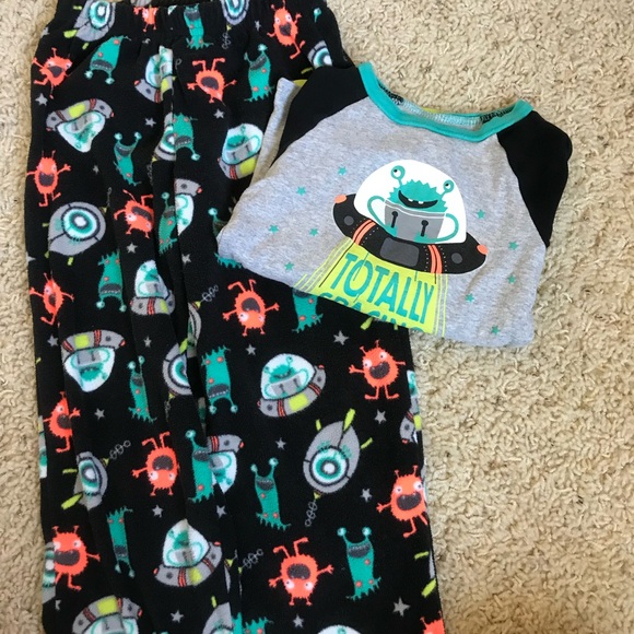 Lot of boys 5T pajamas bundle - Picture 10 of 13